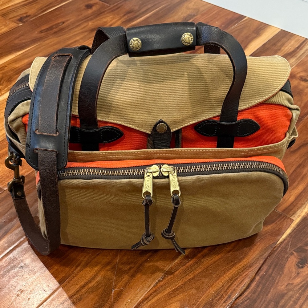 FILSON Padded Computer Bag - Classic Dark Tan with Orange Accents